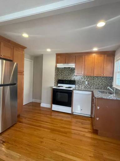 Main picture of 32-34 Park Ave Ext