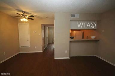 Main picture of 121 Pickle Rd