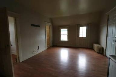 Main picture of 2120 Michigan Ave