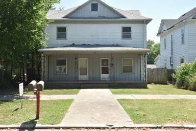 Main picture of 713 1/2 Lincoln St