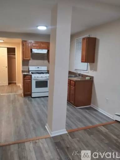 Main picture of 33 Pine St