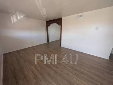Main picture of 118 S Main St