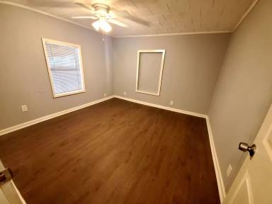 Main picture of 906 W Scott St