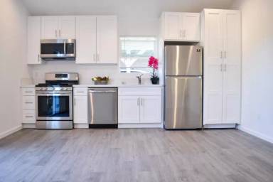 Main picture of 6909 Glade Ave