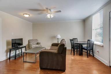 Main picture of Oak Tree Apartments