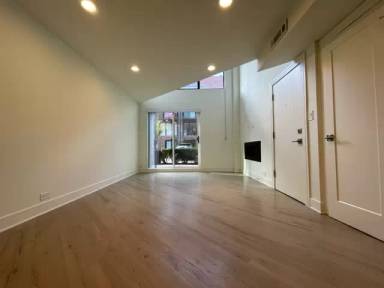 Main picture of 944 W Grace St Apartments