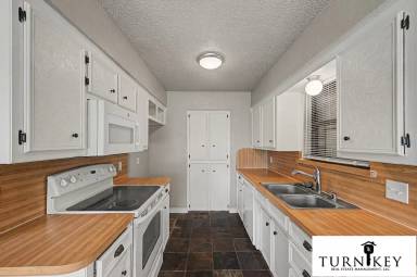 Main picture of 913 Springhill Dr