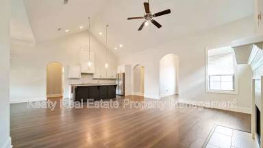 Main picture of 204 Sleepy Brook Rd