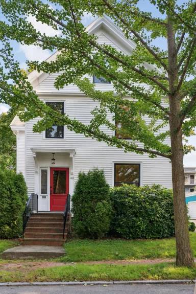 Main picture of 40 Fessenden St