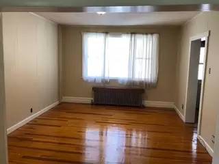 Main picture of 325 W Main St