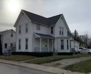 Main picture of 90 Center St