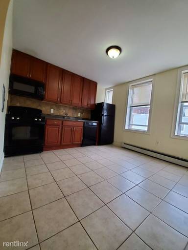 Main picture of 23 E 17th St