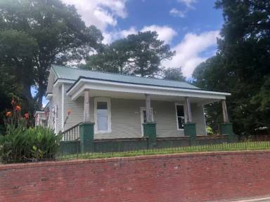Main picture of 106 Corbett St