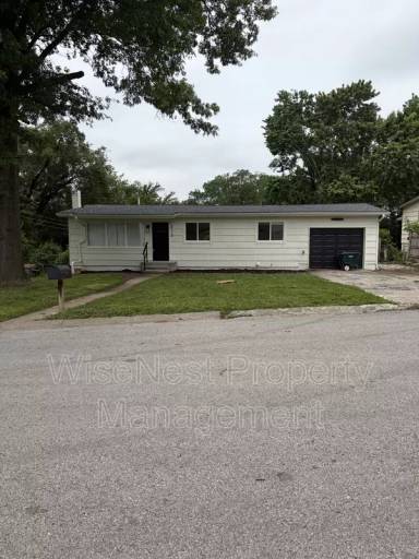 Main picture of 312 N 80th Ter