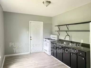 Main picture of 913 W Point Rd