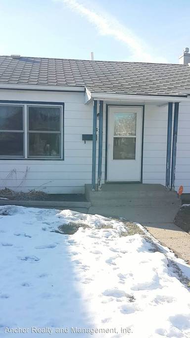Main picture of 1116 1st St SE