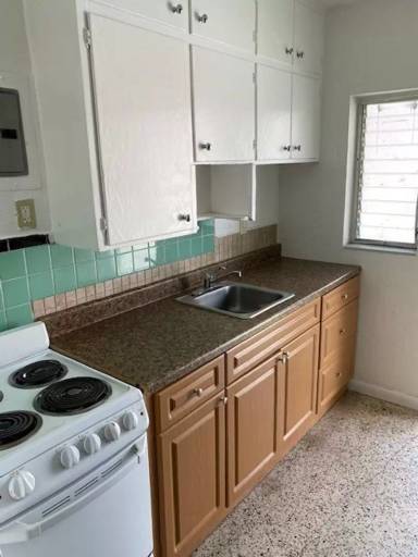 Main picture of 590 SW 7th St