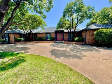 Main picture of 9306 Utica Dr