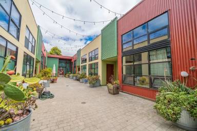 Main picture of 1000 43rd St