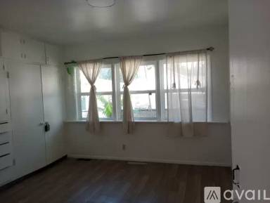 Main picture of 871 E Franklin Ave