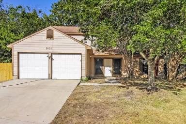 Main picture of 6811 Highland Blf