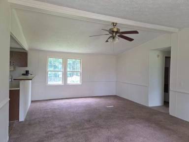Main picture of 381 Hill Loop Rd