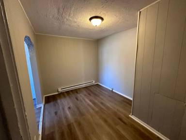 Main picture of 202 E 13th St