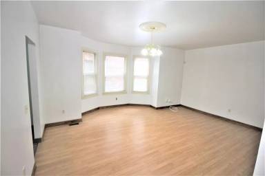 Main picture of 682 Prentis St