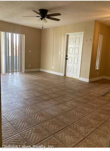 Main picture of 951 Courtyard Ln
