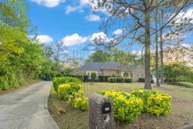 Main picture of 6157 Bristol Blvd