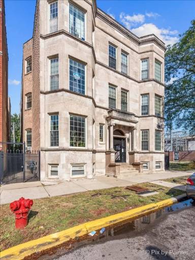 Main picture of 724 E 50th Pl
