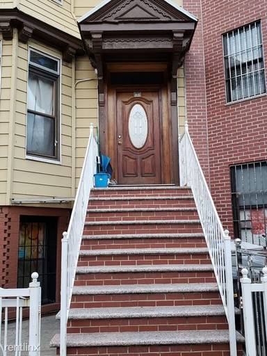 Main picture of 441 57th St