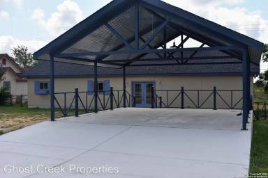 Main picture of 1058 Valley Oak Dr
