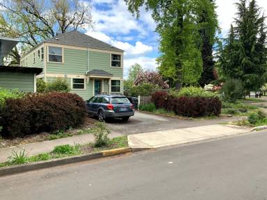 Main picture of 214 N Jefferson St