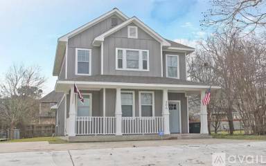 Main picture of 306 Holik St