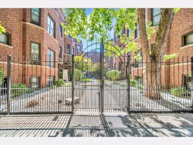 Main picture of 903 W Cornelia Ave