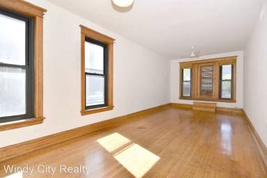 Main picture of 3352 N Halsted St