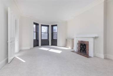 Main picture of 323 Commonwealth Ave