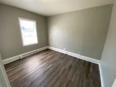 Main picture of 452 S Main St