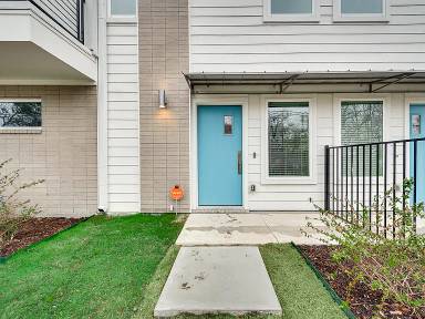 Main picture of 1518 N Carroll Ave
