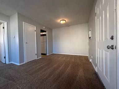 Main picture of 1033 W Washita St