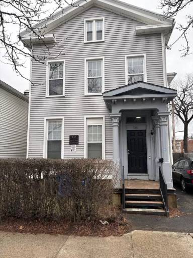 Main picture of 371 Crown St