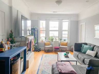 Main picture of 1407 W Addison St