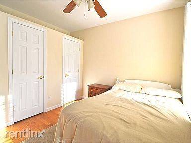 Main picture of 406 W 48th St