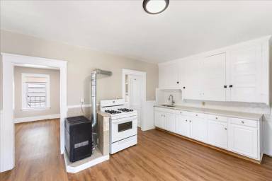 Main picture of 427 Wood Ave