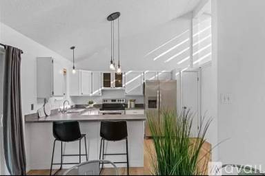 Main picture of 2855 W Bryant Pl