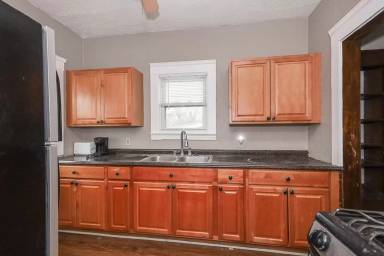 Main picture of 1466 Hopkins Ave