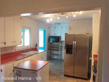 Main picture of 586 Harrop Ln