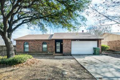 Main picture of 906 Fort Worth St