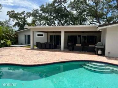 Main picture of 88 SW 10th Dr